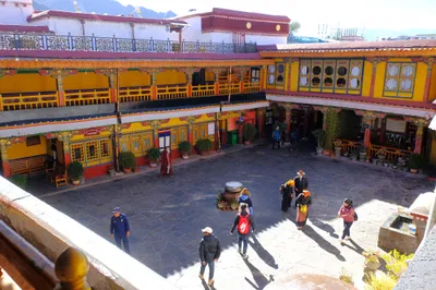 Innenhof des Jokhang-Tempels