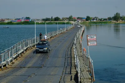 Russische Pontonbrücke kurz vor der Grenze